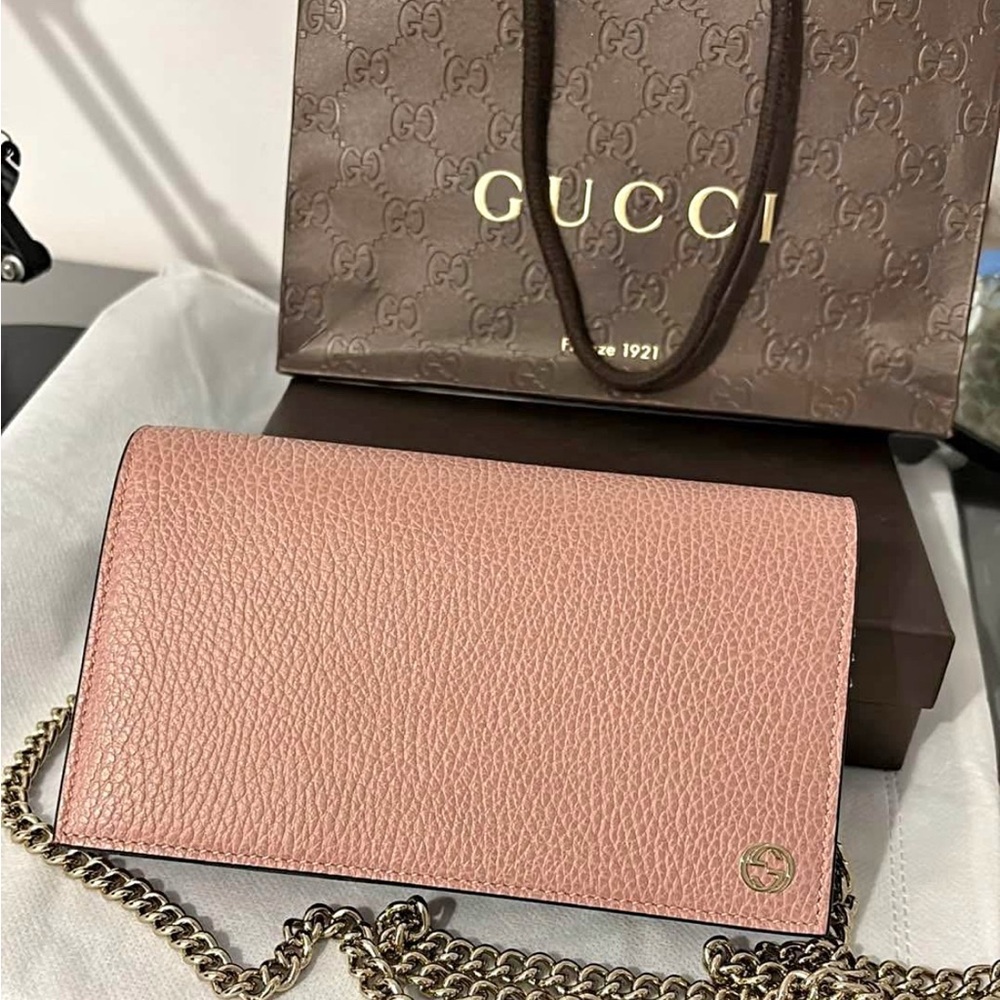Sold ❌ Gucci Rose Leather Chain Clutch